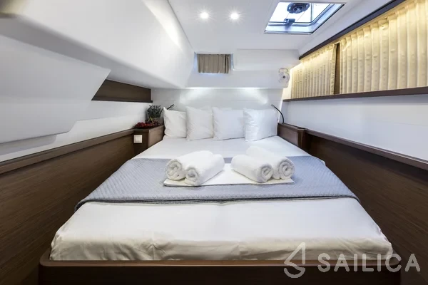 Lagoon 450  Flybridge - Yacht Charter Sailica