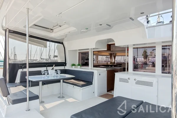 Lagoon 450  Flybridge - Yacht Charter Sailica