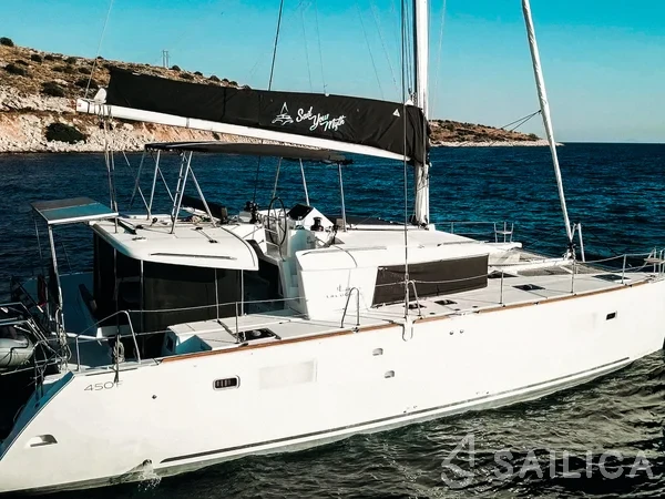 Lagoon 450  Flybridge - Yacht Charter Sailica