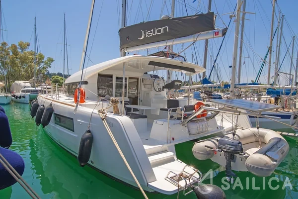 Lagoon 40 - Yacht Charter Sailica
