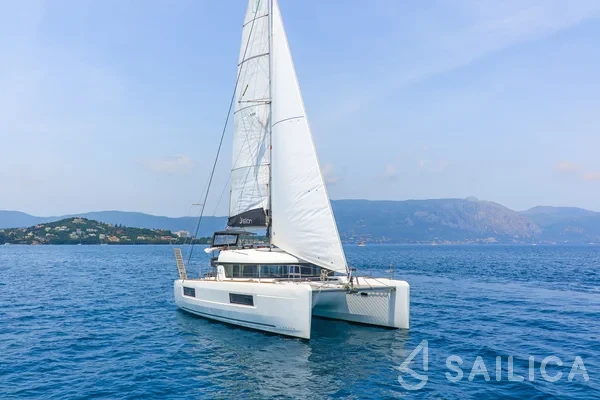 Lagoon 40 - Yacht Charter Sailica