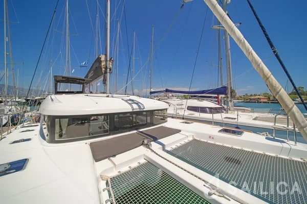 Lagoon 40 - Yacht Charter Sailica
