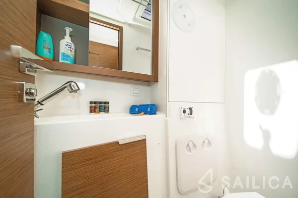 Lagoon 40 - Yacht Charter Sailica