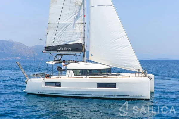 Lagoon 40 - Yacht Charter Sailica