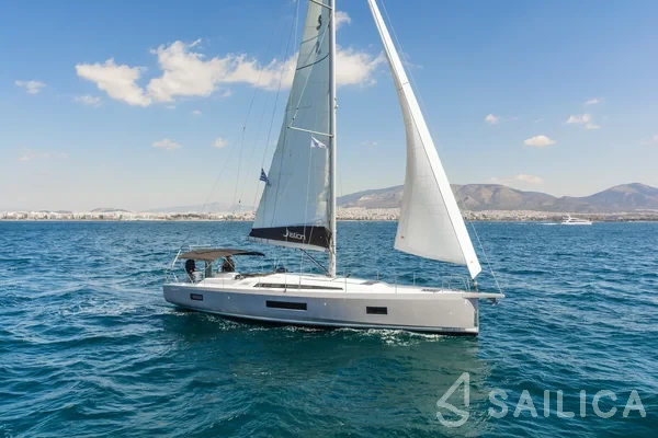 Oceanis 51.1 - Yacht Charter Sailica