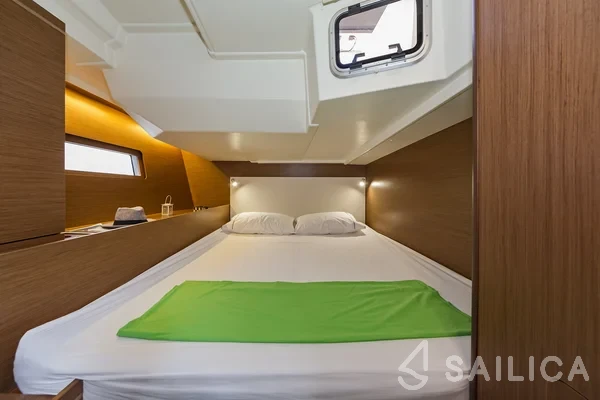 Oceanis 51.1 - Yacht Charter Sailica