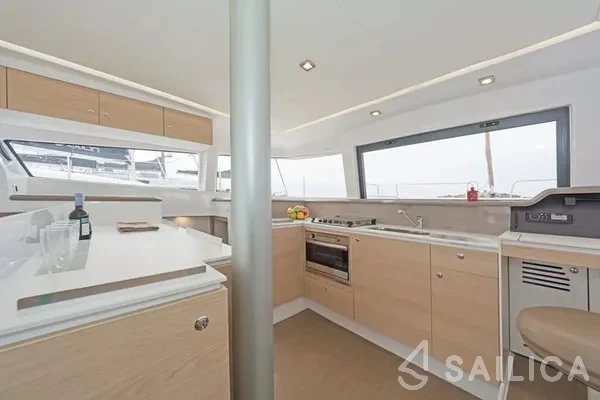 Bali 4.1 - Yacht Charter Sailica
