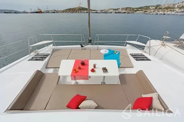 Bali 4.1 - Yacht Charter Sailica