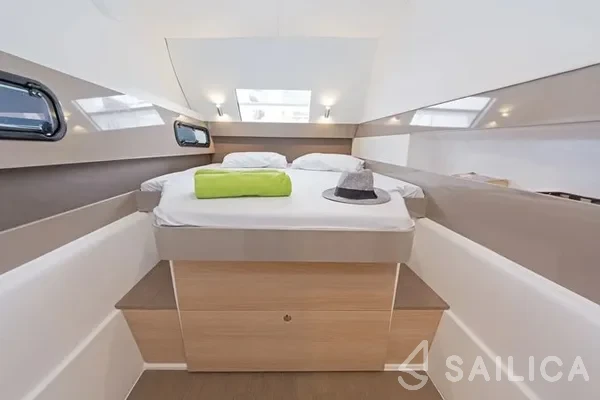 Bali 4.1 - Yacht Charter Sailica
