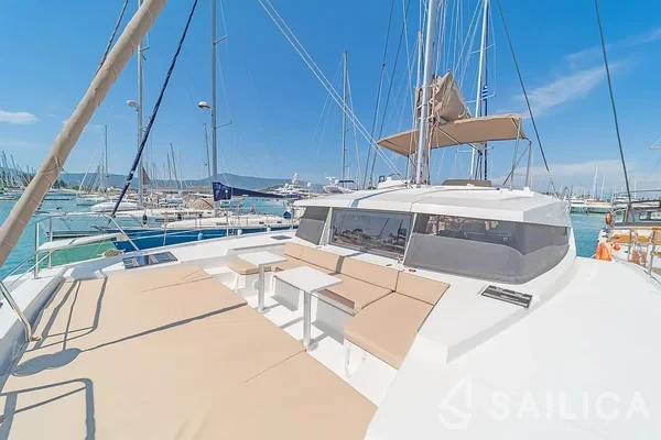 Bali 4.1 - Yacht Charter Sailica