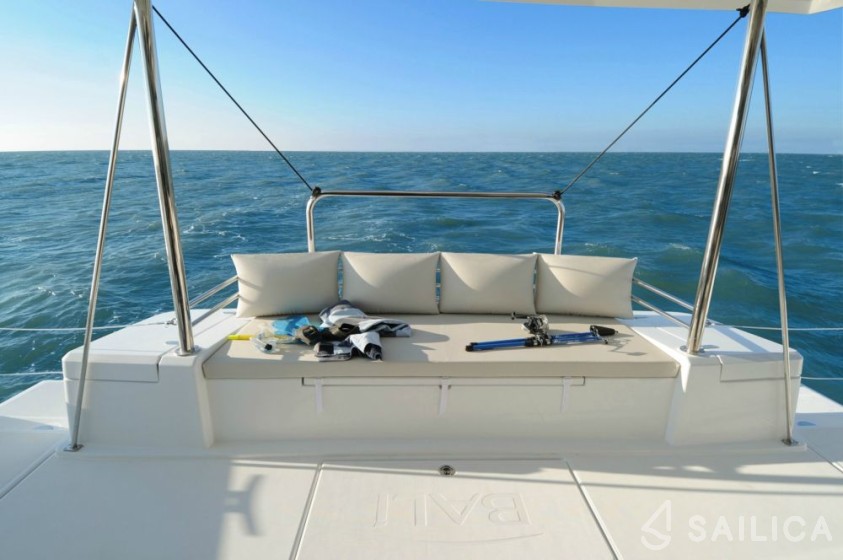 Bali 4.1 - Yacht Charter Sailica