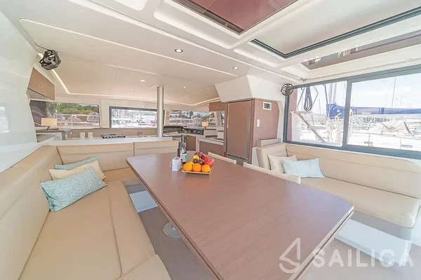 Bali 4.1 - Yacht Charter Sailica