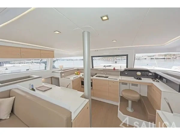 Bali 4.1 - Yacht Charter Sailica