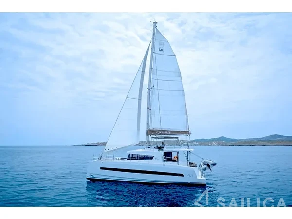 Bali 4.1 - Yacht Charter Sailica