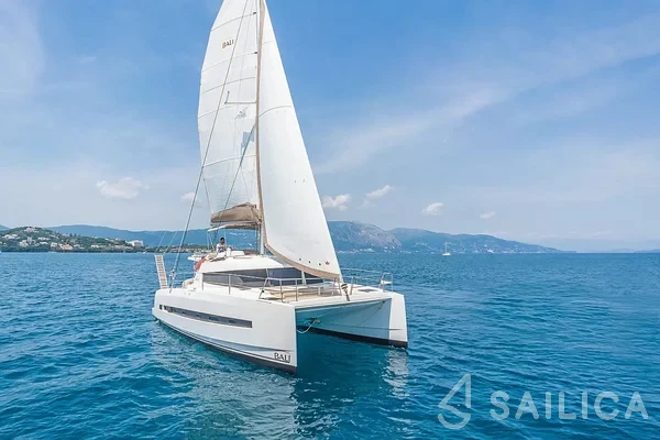 Bali 4.1 - Yacht Charter Sailica