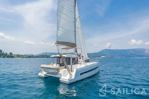 Bali 4.1 - Yacht Charter Sailica