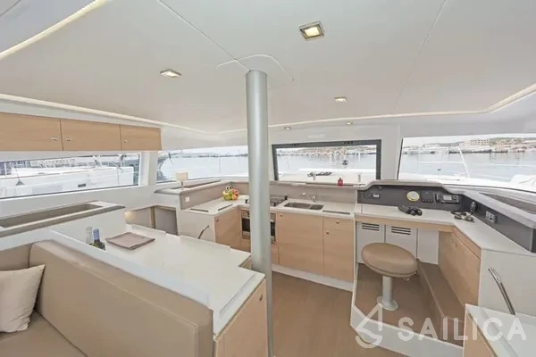 Bali 4.1 - Yacht Charter Sailica