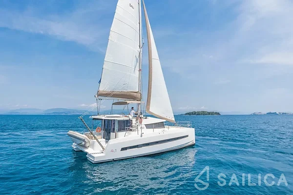 Bali 4.1 - Yacht Charter Sailica