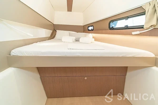 Bali 4.1 - Yacht Charter Sailica