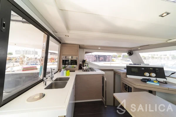 Lucia 40 - Yacht Charter Sailica