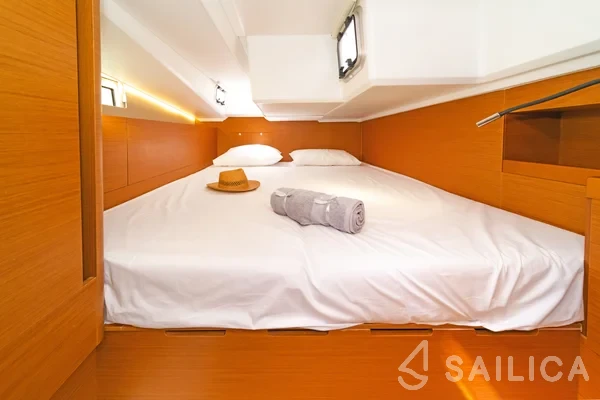 Sun Odyssey 490 - Yacht Charter Sailica