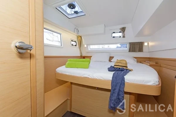Lagoon 42 - Yacht Charter Sailica