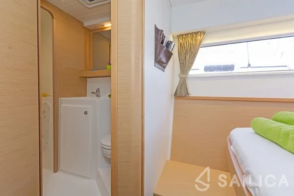 Lagoon 42 - Yacht Charter Sailica