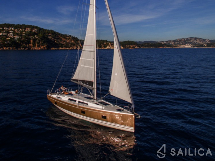 Hanse 418 - Yacht Charter Sailica