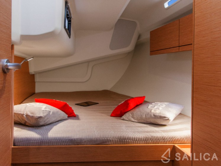 Hanse 418 - Yacht Charter Sailica