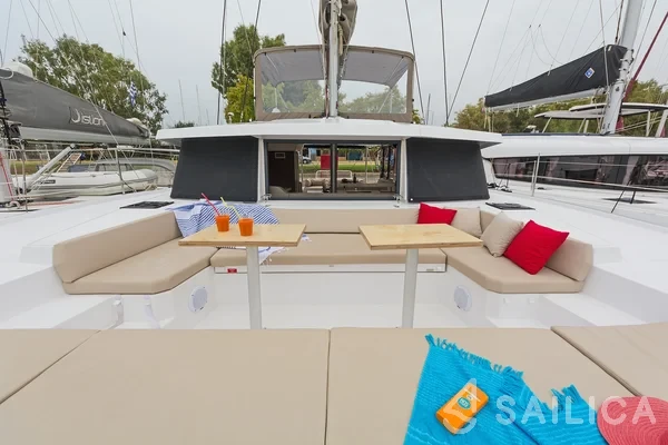 Bali 4.1 - Yacht Charter Sailica