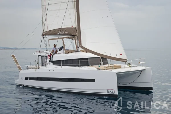 Bali 4.1 - Yacht Charter Sailica