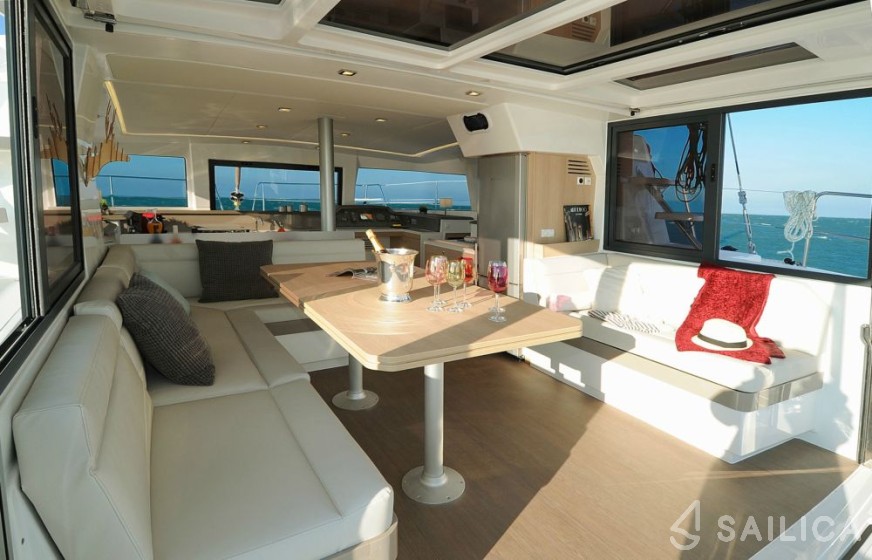 Bali 4.1 - Yacht Charter Sailica