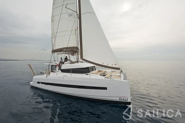 Bali 4.1 - Yacht Charter Sailica