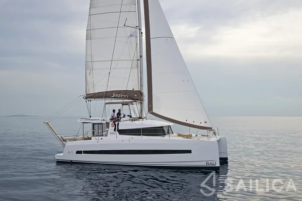 Bali 4.1 - Yacht Charter Sailica