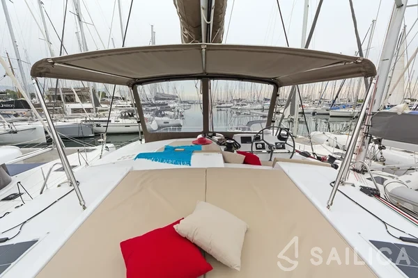 Bali 4.1 - Yacht Charter Sailica