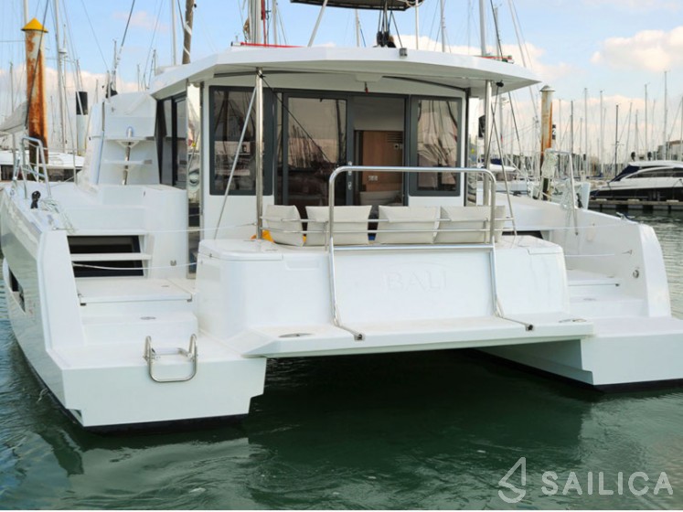Bali 4.1 - Yacht Charter Sailica
