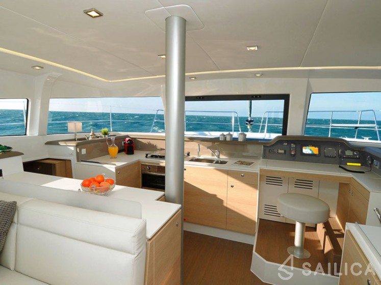 Bali 4.1 - Yacht Charter Sailica