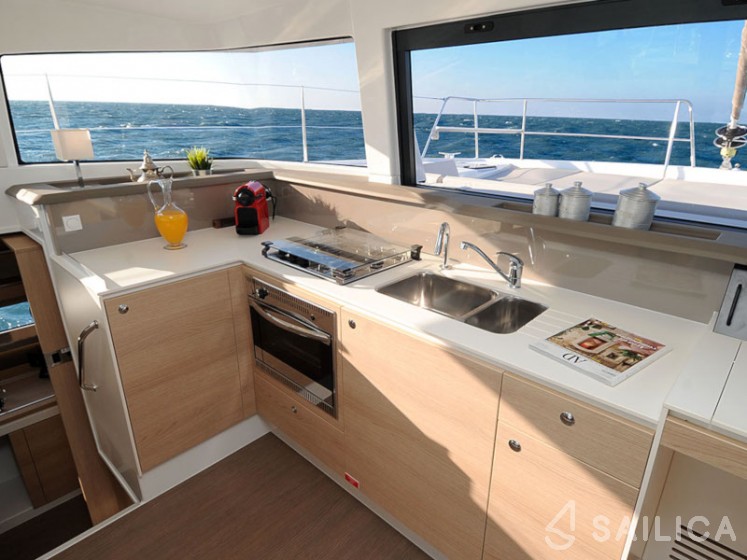 Bali 4.1 - Yacht Charter Sailica