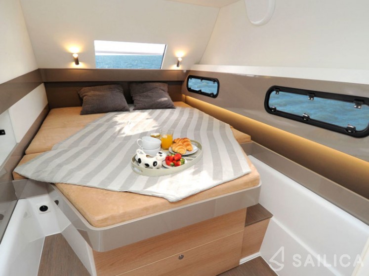 Bali 4.1 - Yacht Charter Sailica