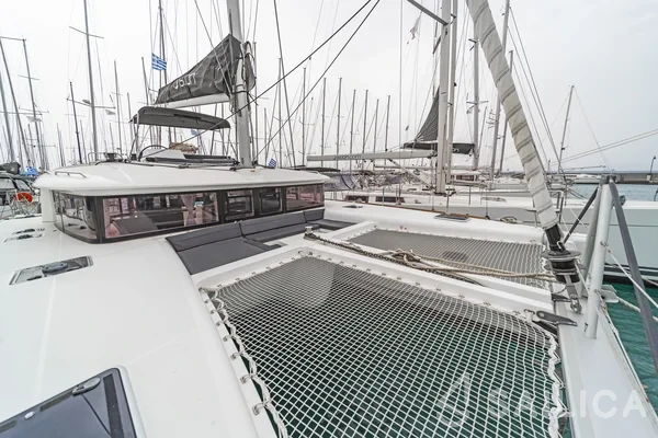 Lagoon 450  Flybridge - Yacht Charter Sailica
