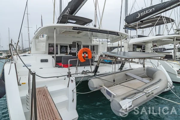 Lagoon 450  Flybridge - Yacht Charter Sailica