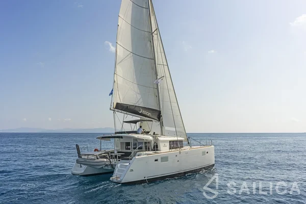 Lagoon 450  Flybridge - Yacht Charter Sailica