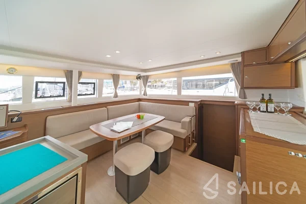 Lagoon 450  Flybridge - Yacht Charter Sailica