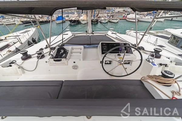 Lagoon 450  Flybridge - Yacht Charter Sailica