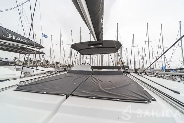 Lagoon 450  Flybridge - Yacht Charter Sailica