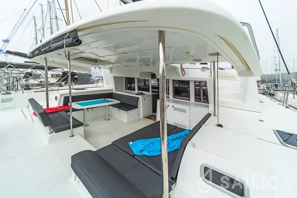 Lagoon 450  Flybridge - Yacht Charter Sailica