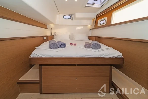 Lagoon 450  Flybridge - Yacht Charter Sailica