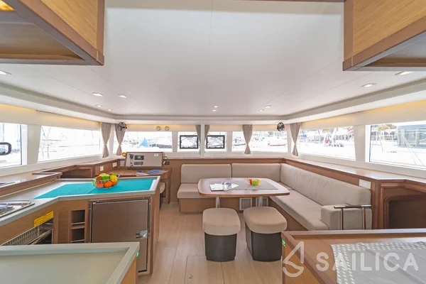 Lagoon 450  Flybridge - Yacht Charter Sailica