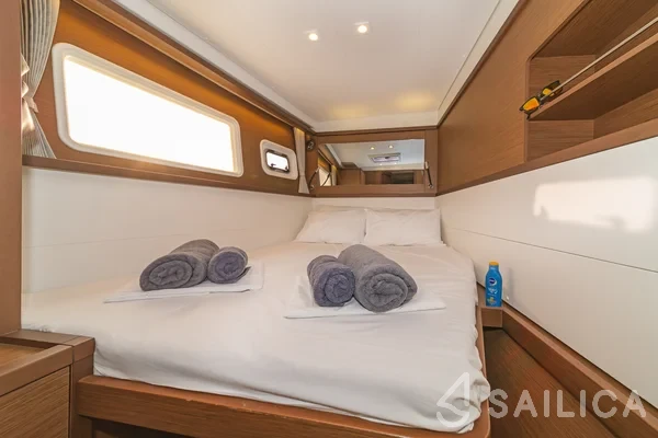 Lagoon 450  Flybridge - Yacht Charter Sailica