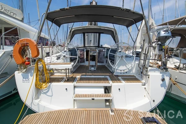 Oceanis 41.1 - Yacht Charter Sailica